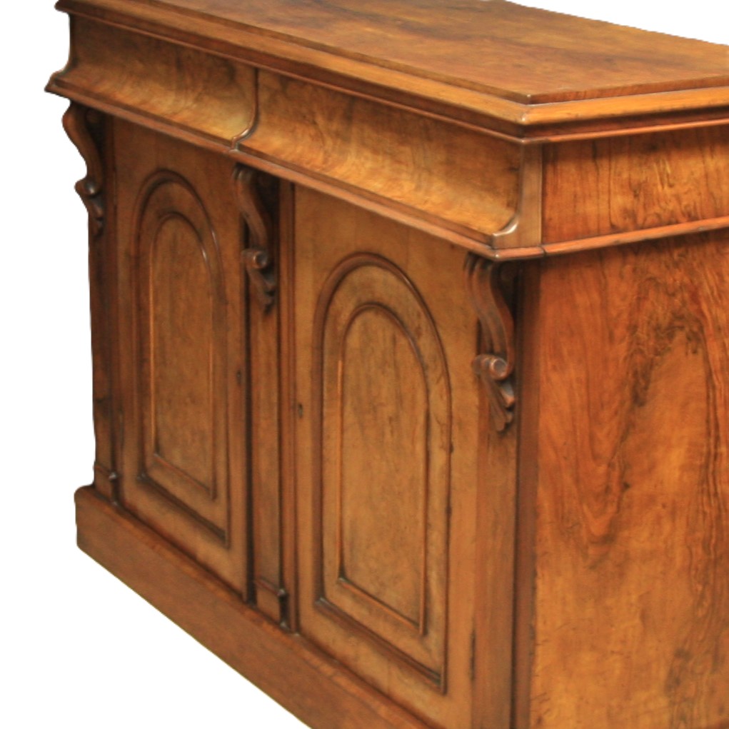 Sideboards / Chiffoniers