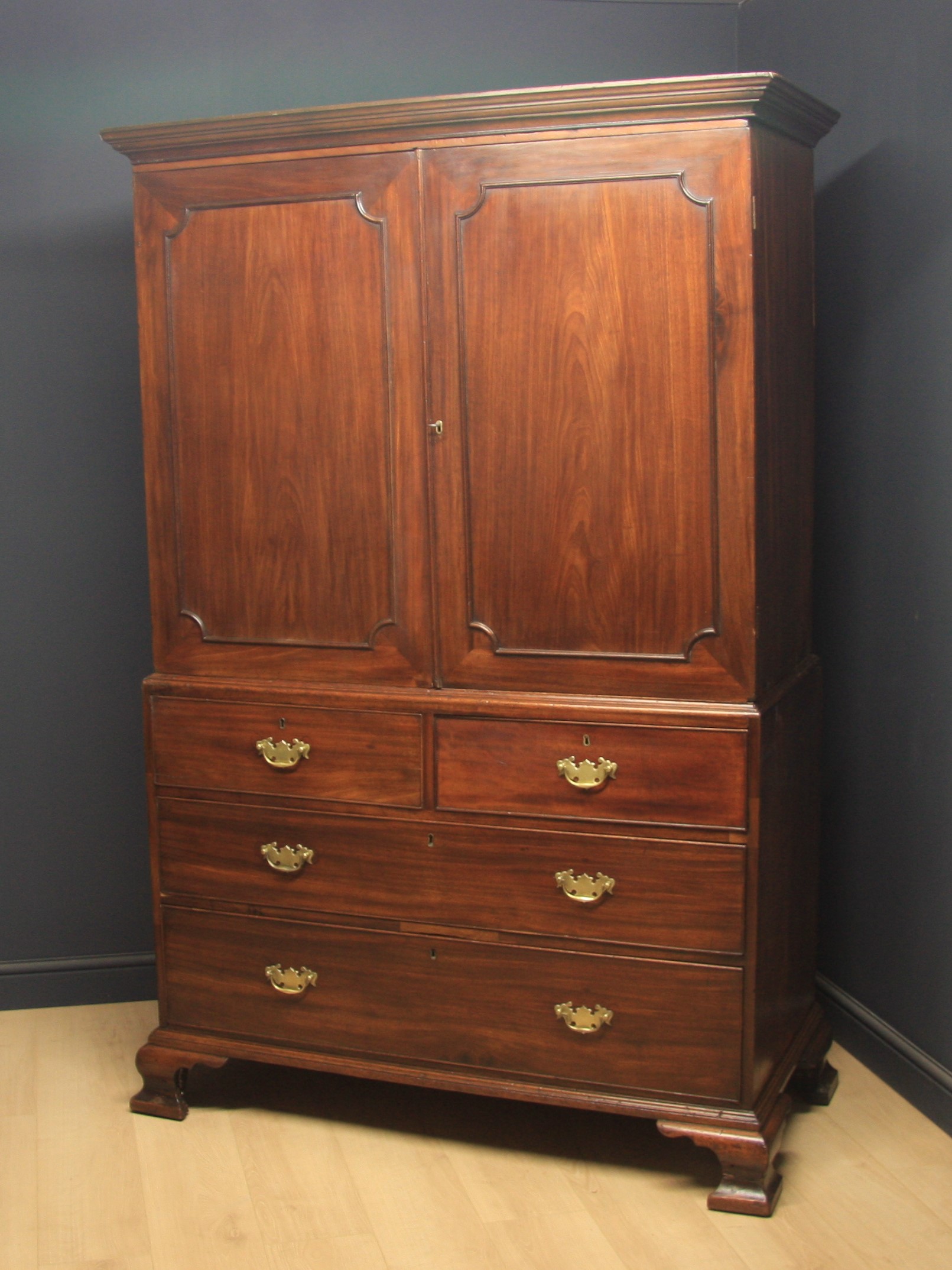 Sample Regency Mahogany Linen Press